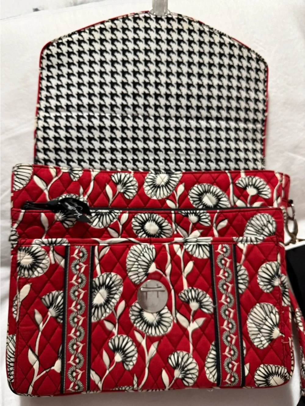 Vera Bradley Red Deco Daisy Poppy Quilted Laptop Messenger Bag Work Travel